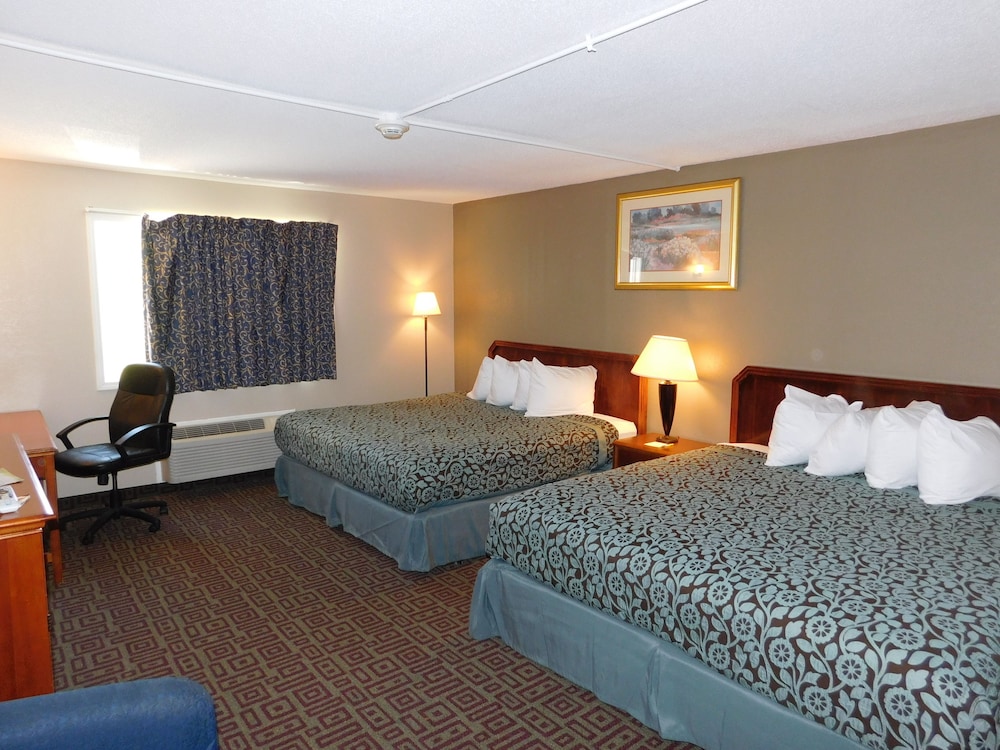 Days Inn by Wyndham West Branch Iowa City Area - photo 3