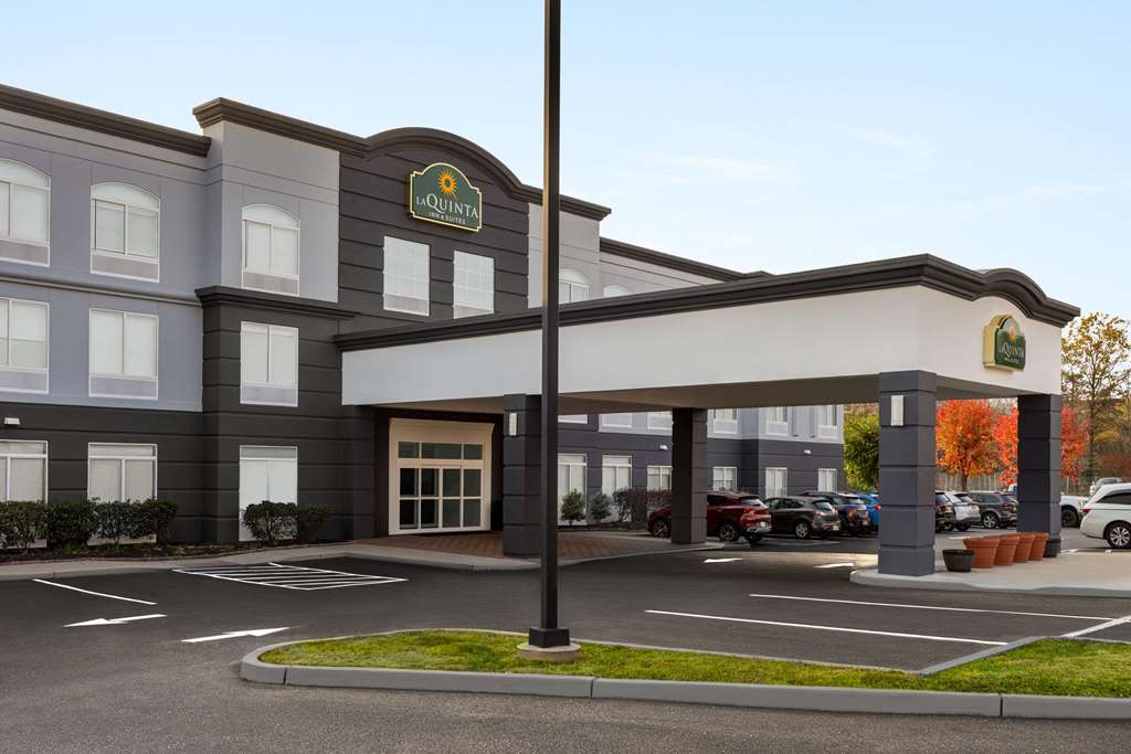La Quinta Inn & Suites by Wyndham Mt. Laurel Philadelphia - photo 4