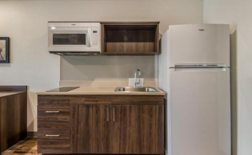 Woodspring Suites Denver Commerce City - photo 3