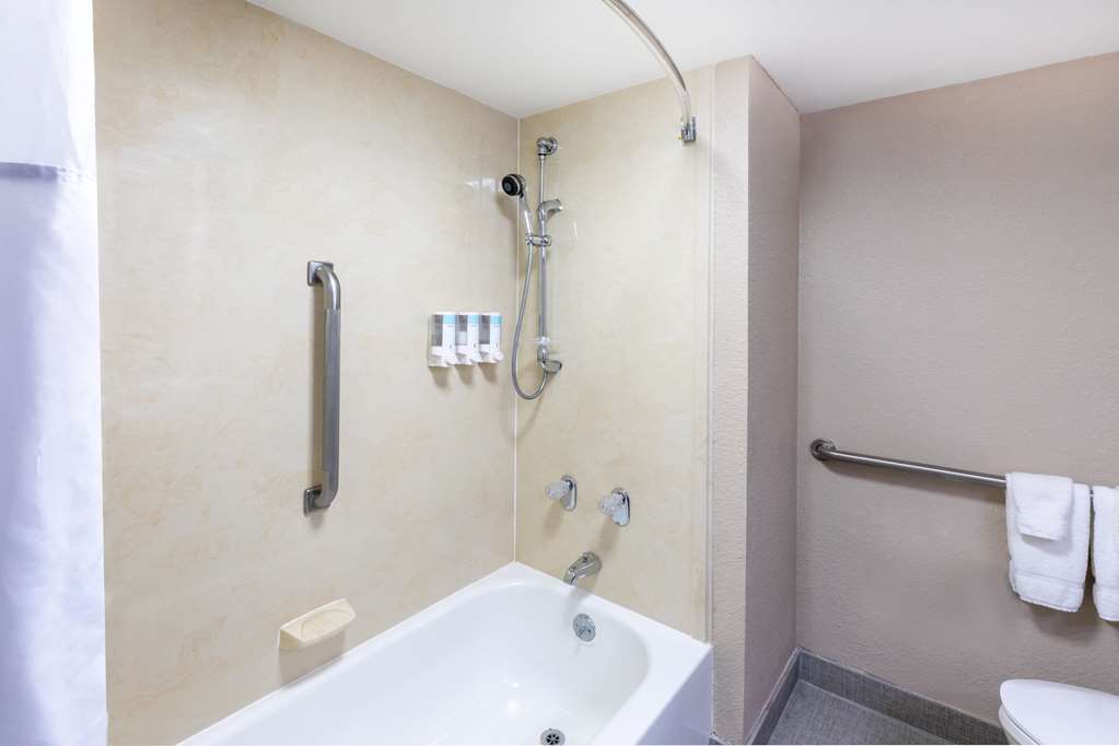 Baymont by Wyndham McAllen Pharr - photo 28