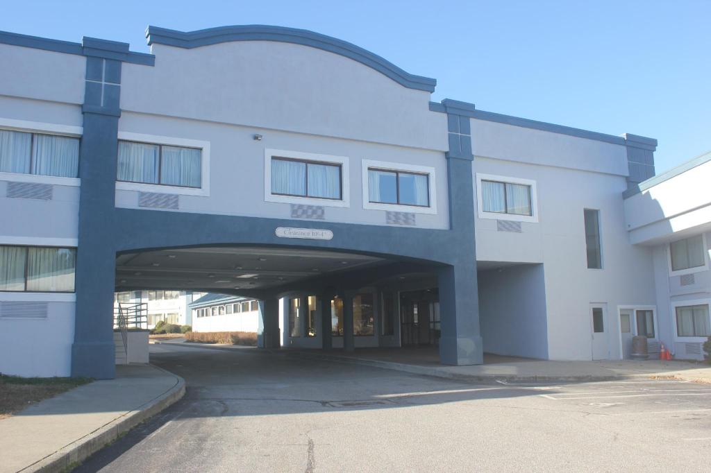 Regency Inn & Suites New London Mystic - photo 7