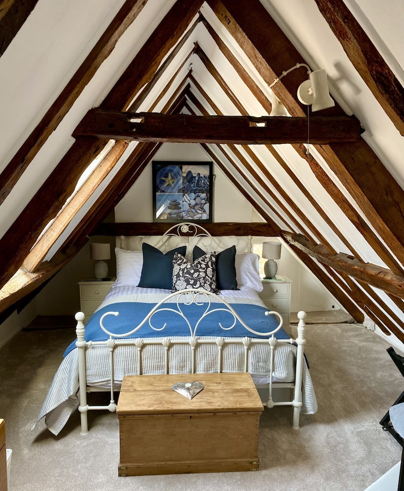 Chestnut Tree Cottage 7 High Street — 4-Star Luxury Hotel in Ardingly, United Kingdom