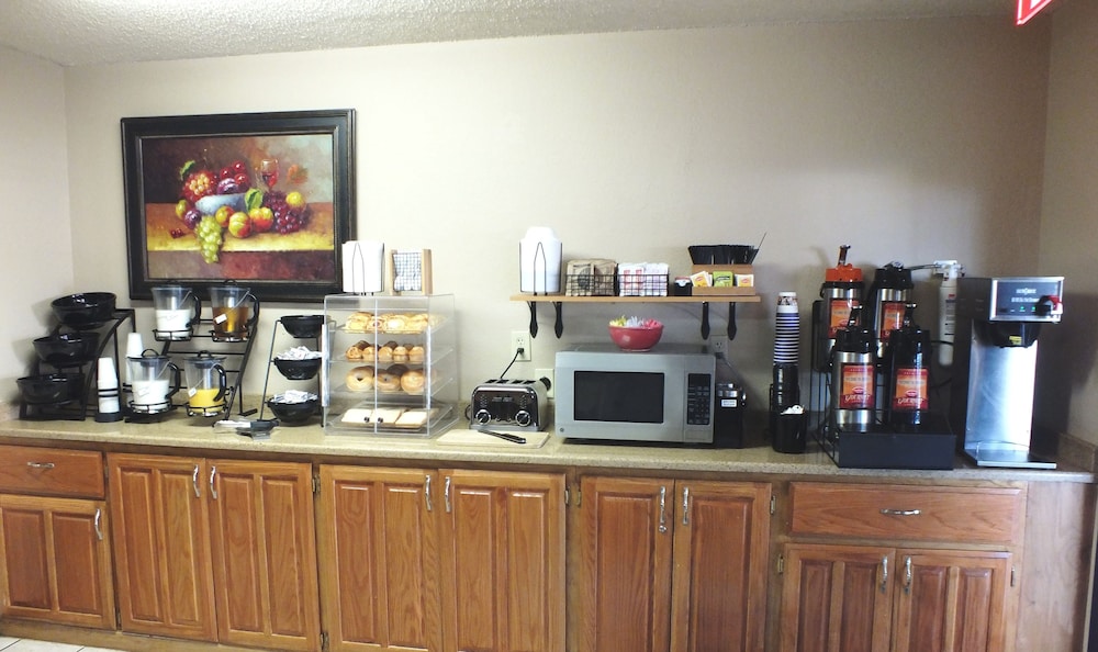 Days Inn by Wyndham Abilene - photo 32