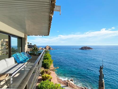 Magnificent apartment at the sea front of Tossa de Mar — 4-Star Luxury Hotel in Tossa De Mar, Spain