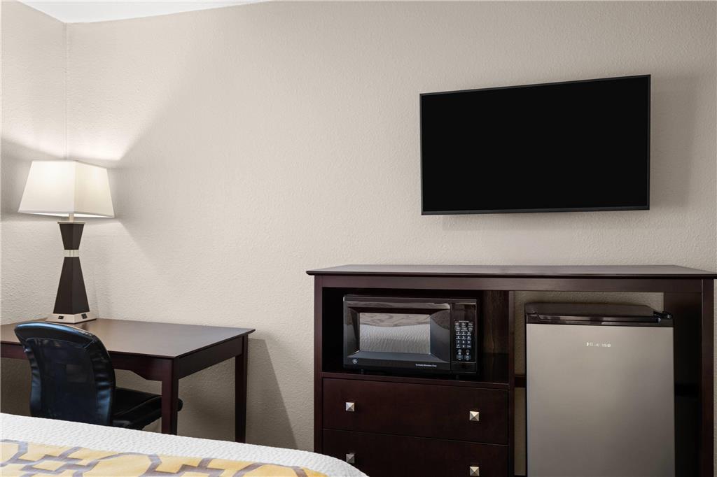 Baymont by Wyndham Jefferson City - photo 22