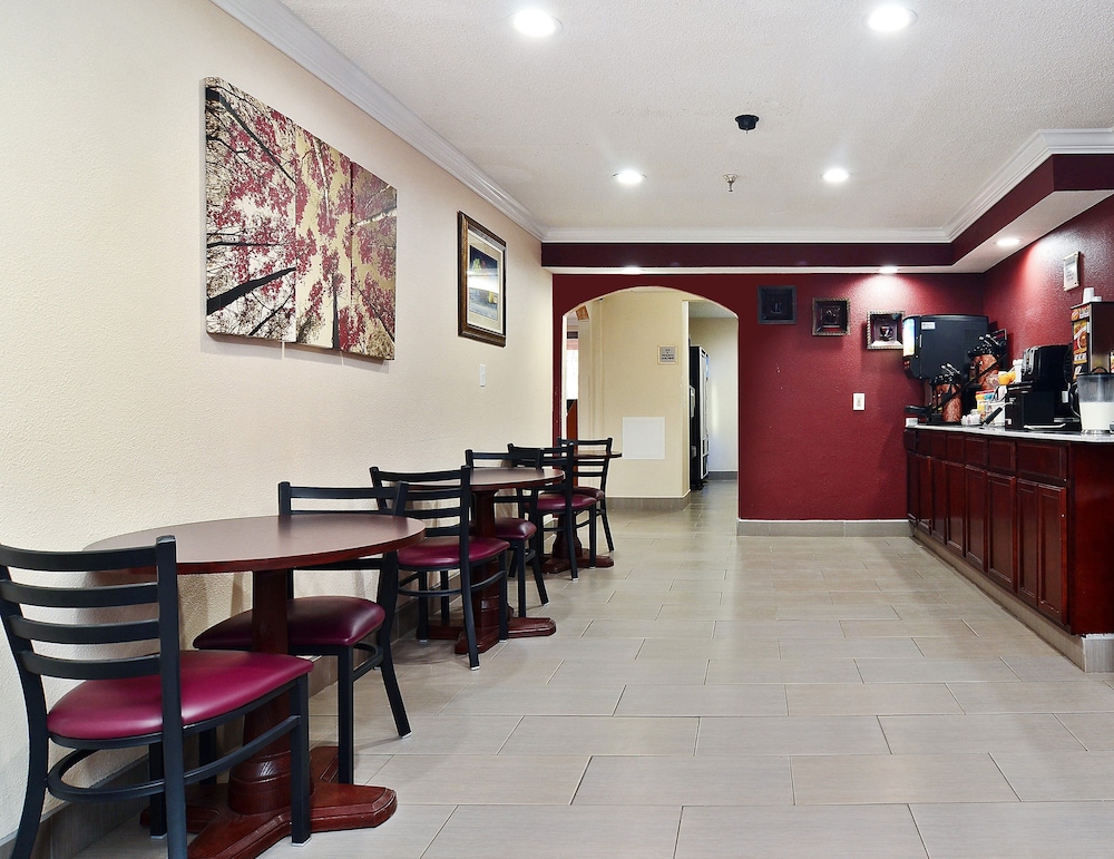 Red Roof Inn Binghamton North - photo 22