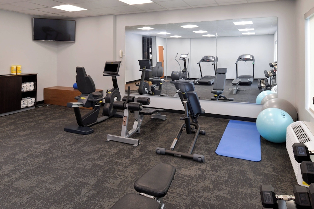 Fairfield Inn & Suites by Marriott Arlington Six Flags - photo 33