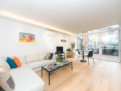 Chic & Cozy Flat in SW London Perfect Location Pass the Keys — 4-Star Luxury Hotel in London, United Kingdom