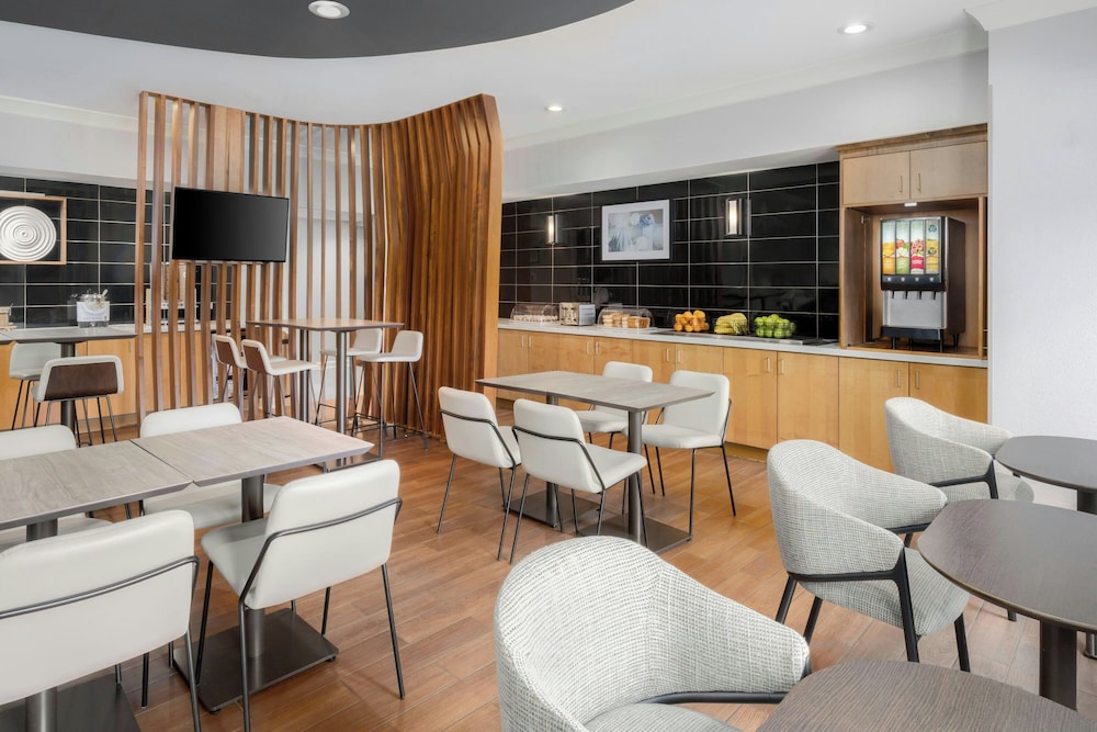 SpringHill Suites by Marriott Herndon Reston - photo 19