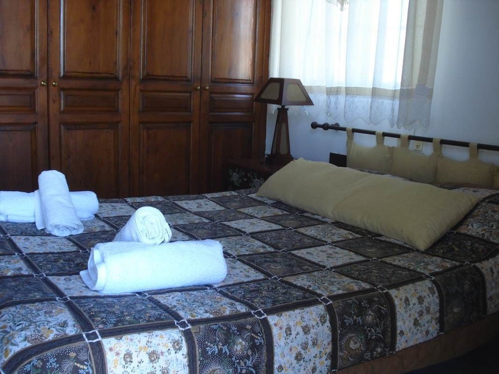 Villa Feia — 4-Star Luxury Hotel in Pyrgos, Greece