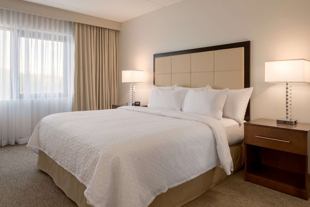 Embassy Suites by Hilton Milwaukee Brookfield - photo 17