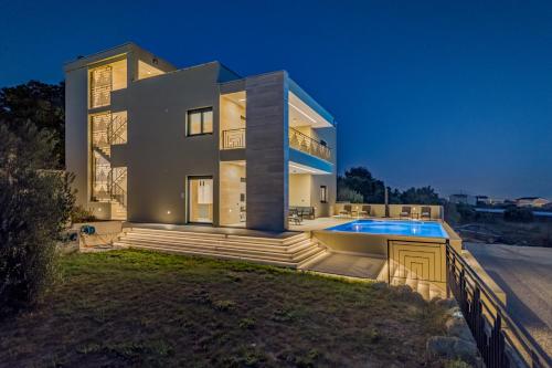 Luxury Villa Providenza — 4-Star Luxury Hotel in Kastel Luksic, Croatia