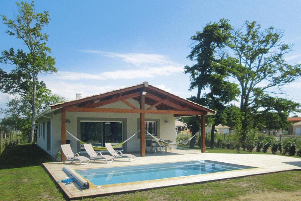 Holiday Home With Pool in Grayan et l'hopital formerly TUI Ferienhaus — 4-Star Luxury Hotel in Soulac-Sur-Mer, France