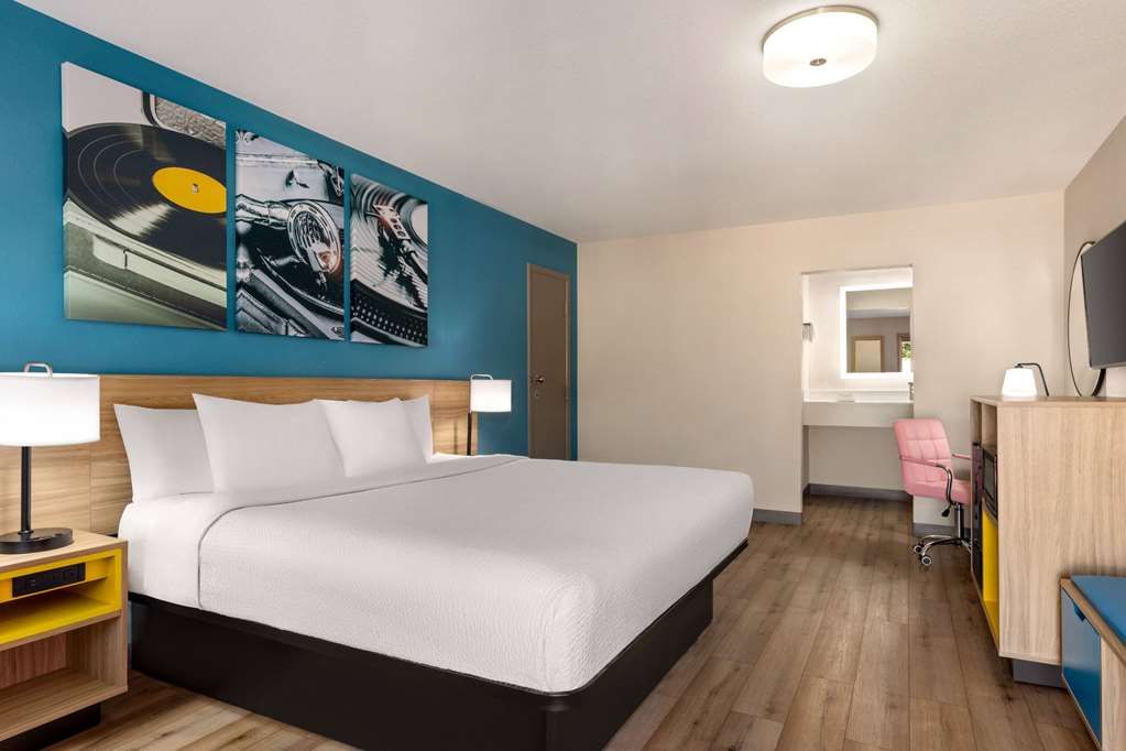 Days Inn by Wyndham Memphis at Graceland - photo 21