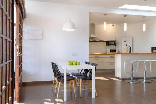 Villa Marisol Los Mojones — 4-Star Luxury Hotel in Tias, Spain