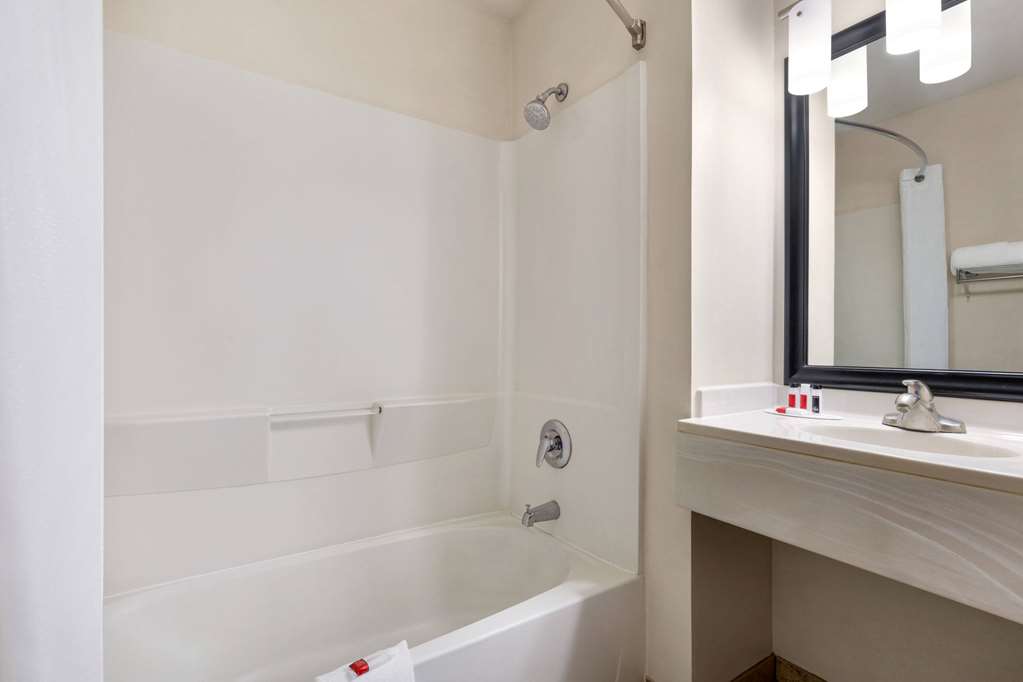Super 8 by Wyndham Grove City - photo 35