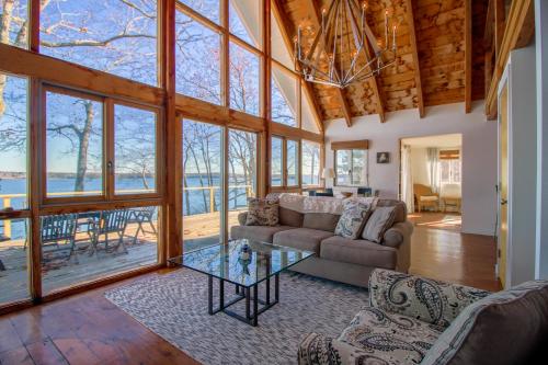 The Eagle's Nest - carbon neutral hotel in Waldoboro