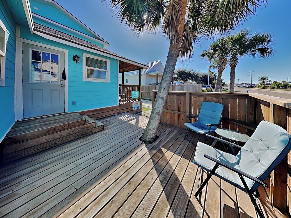 Casa De Poe by Silver Sands Vacation Rentals — 4-Star Luxury Hotel in Port Aransas, United States