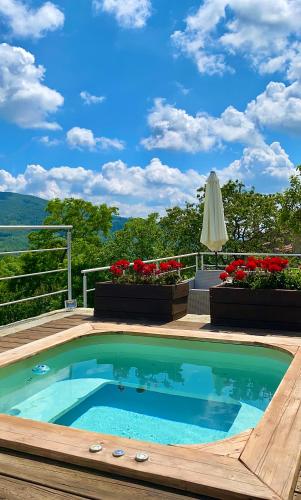 Agriturismo Vezzano — 4-Star Luxury Hotel in Chiusi Della Verna, Italy