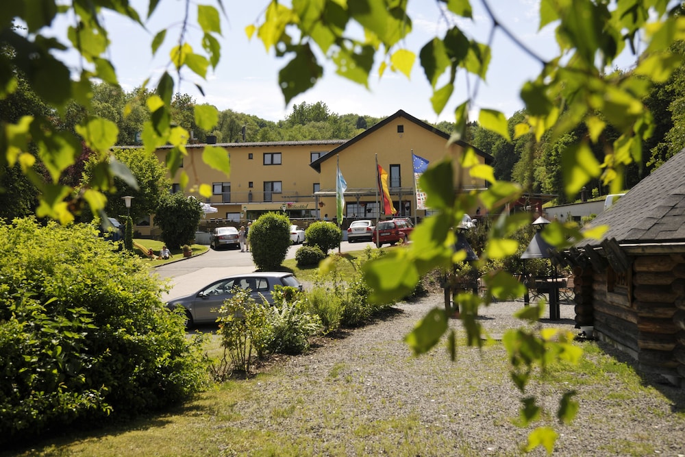 Waldhotel Felschbachhof — 4-Star Luxury Hotel in Rammelsbach, Germany