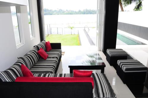 Bolgoda Grand Luxury by the Lake in Moratuwa, Sri Lanka