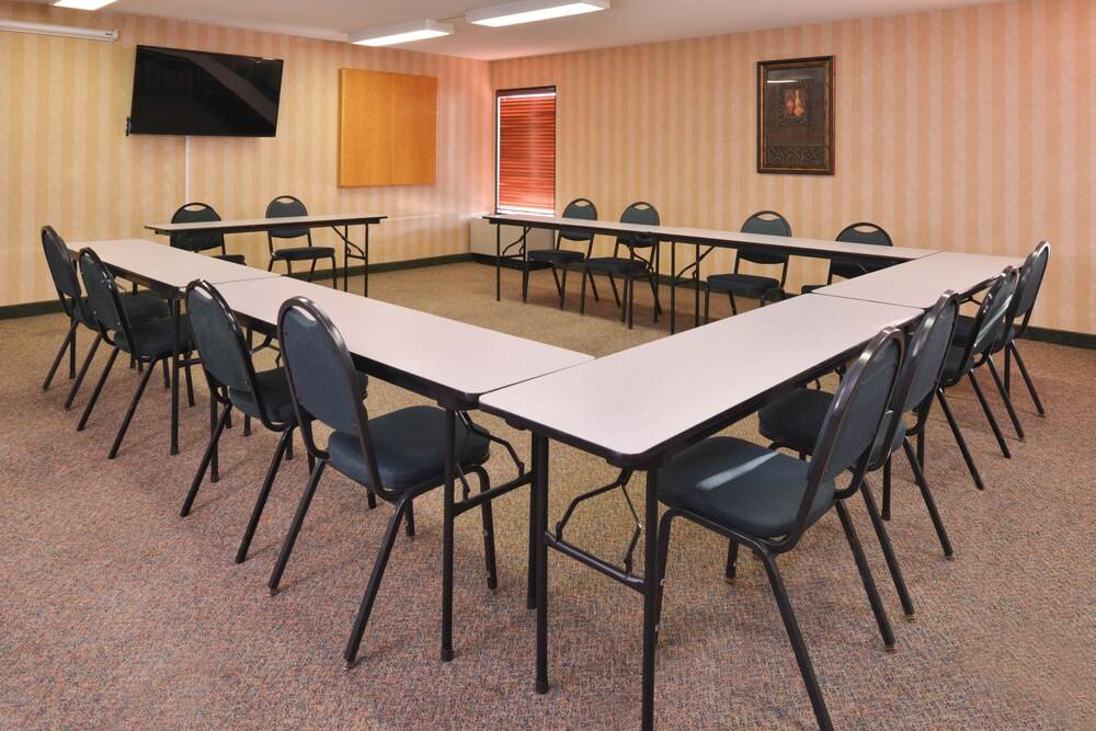 New Victorian Inn & Suites - photo 37
