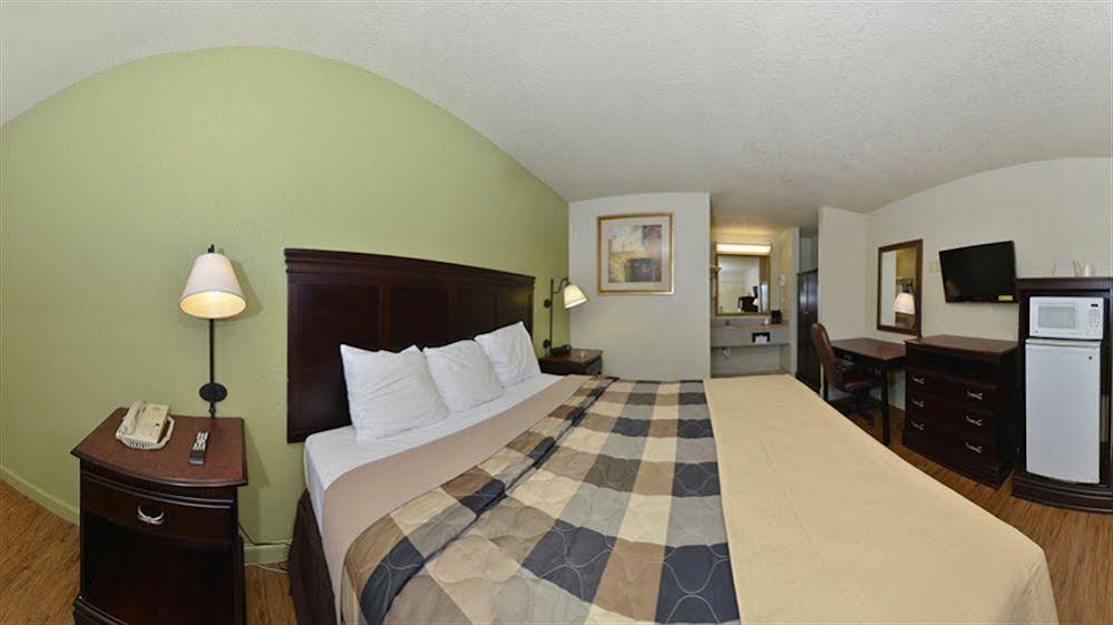 Americas Best Value Inn Red Oak - photo 8
