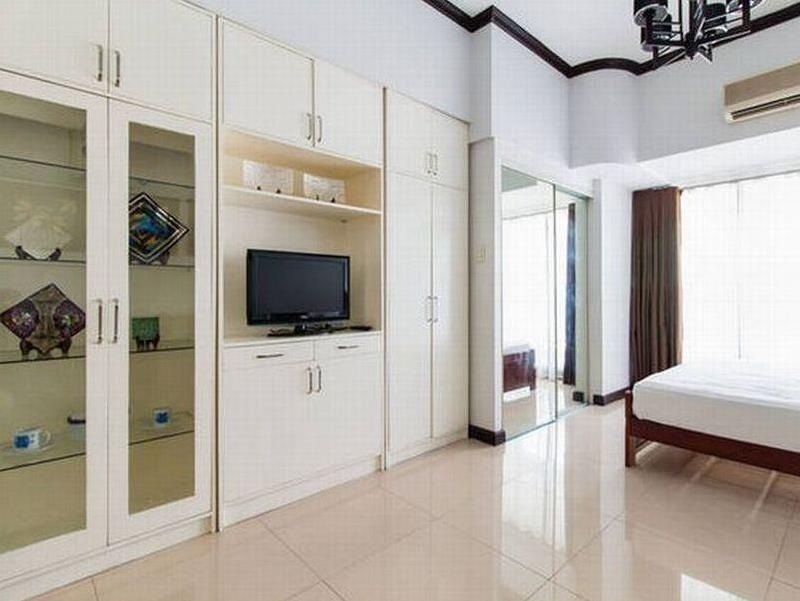 Pearl Of The Orient Tower in front of US Embassy — 4-Star Luxury Hotel in Manila, Philippines