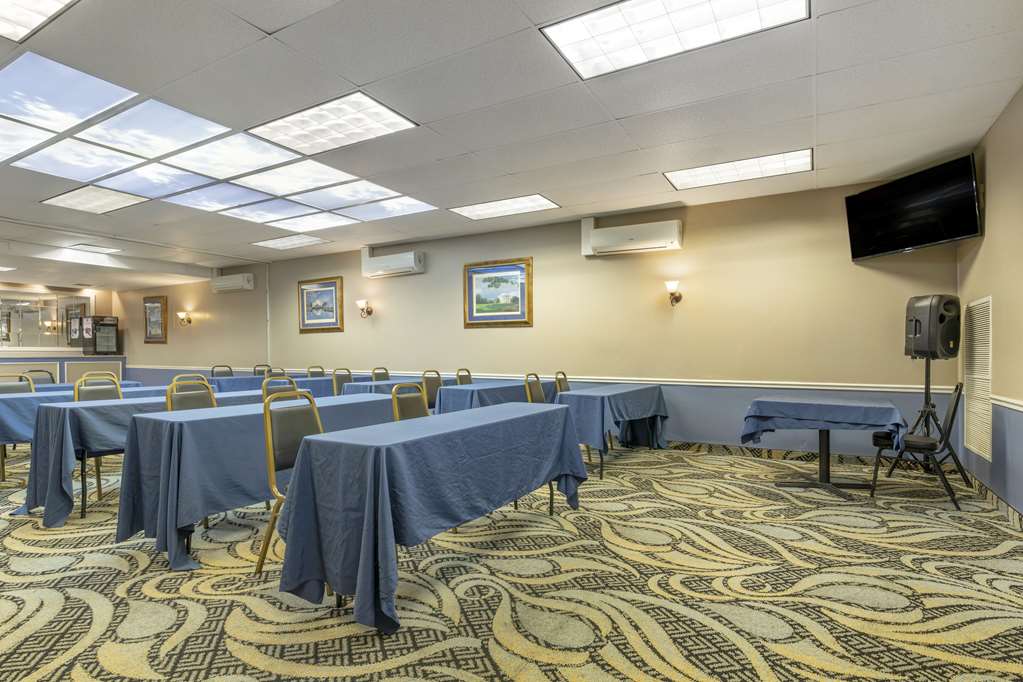 Comfort Inn University Center - photo 44