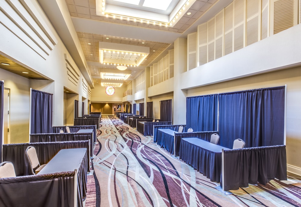 Crowne Plaza Executive Center Baton Rouge by IHG - photo 125