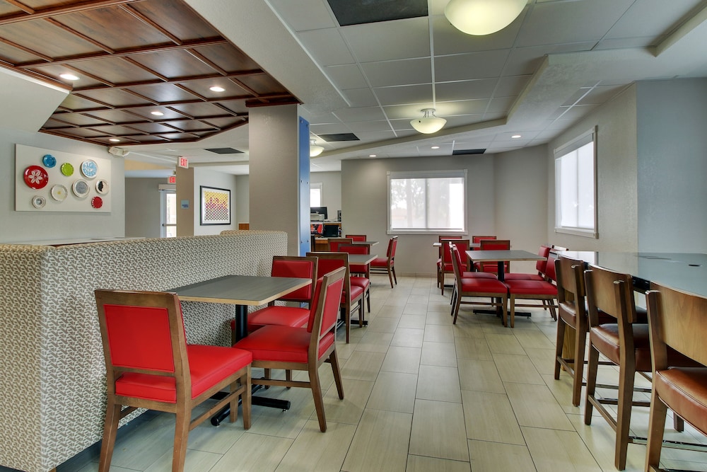 Holiday Inn Express & Suites West Palm Beach Metrocentre by IHG - photo 71