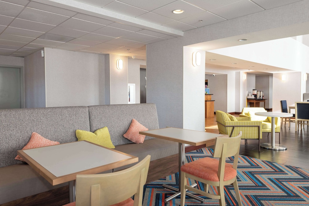 Hampton Inn & Suites Pittsburg CA - photo 8