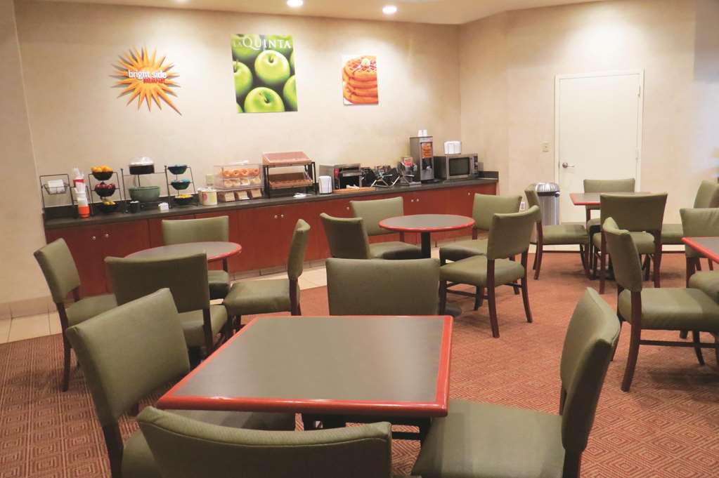 La Quinta Inn & Suites by Wyndham Stamford New York City - photo 43