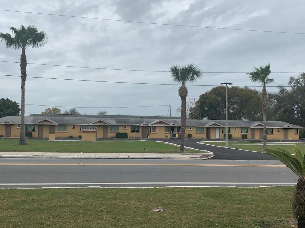 Prince of Wales Motel - photo 19