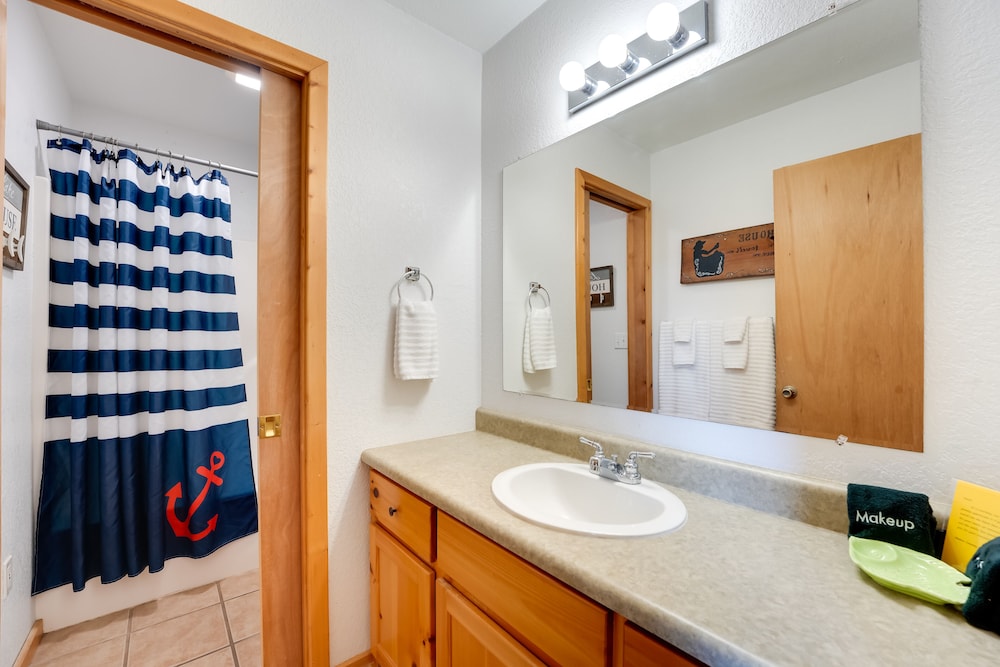 Resort Retreat on Table Rock Lake with Pool Access - featured photo