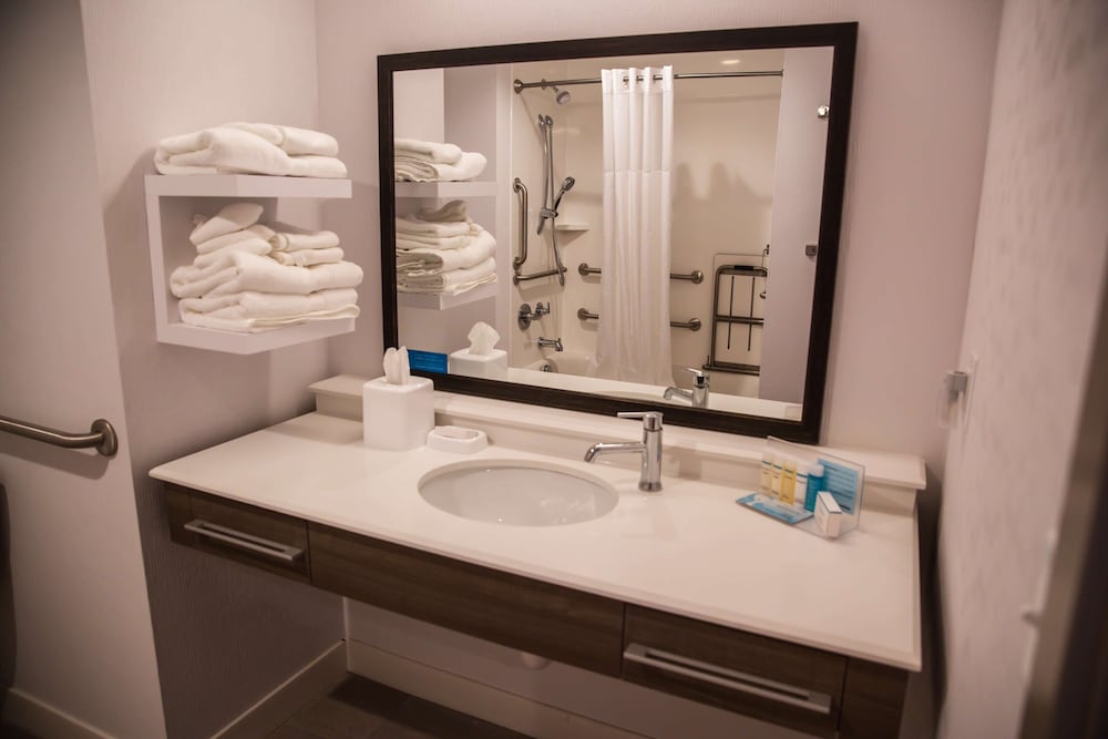 Hampton Inn Pontiac - photo 19