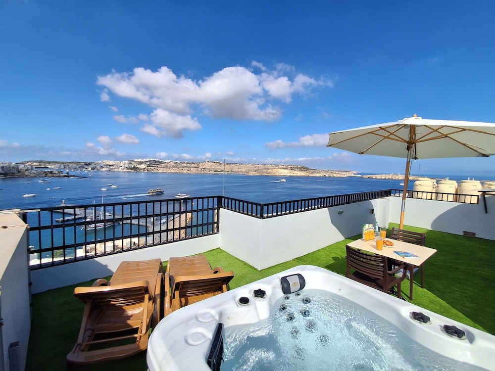 Sea Bliss penthouse with 2 terraces enjoying side Sea views by Getawaysmalta — 4-Star Luxury Hotel in San Pawl Il-Bahar, Malta