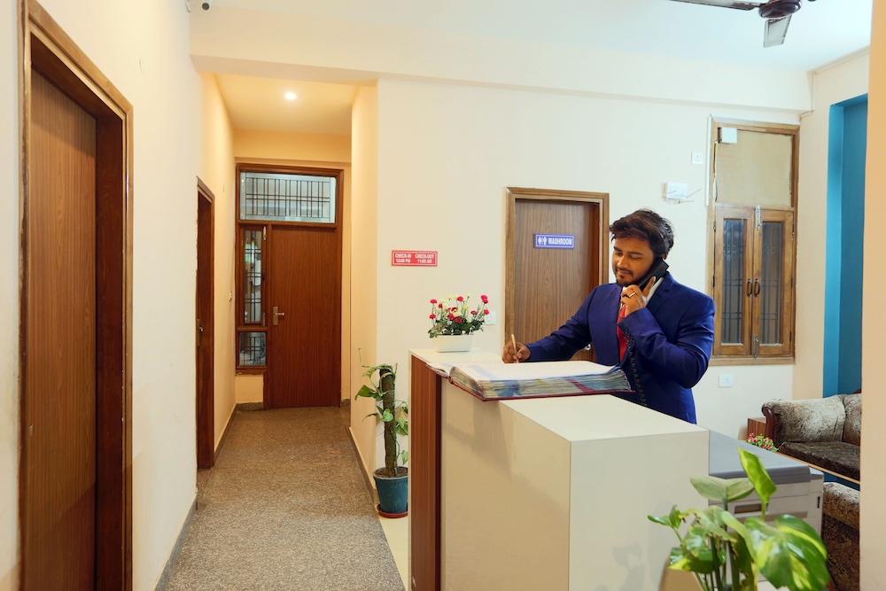 Hotel Ginger Palace By Aura — Noida — photo 2
