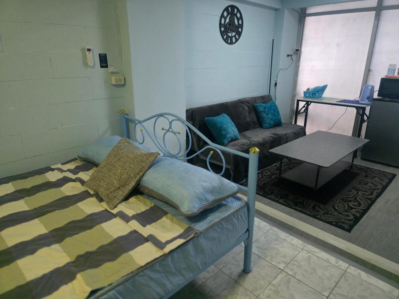 Beautiful Studio 107 Apartment with nice living room with WiFi