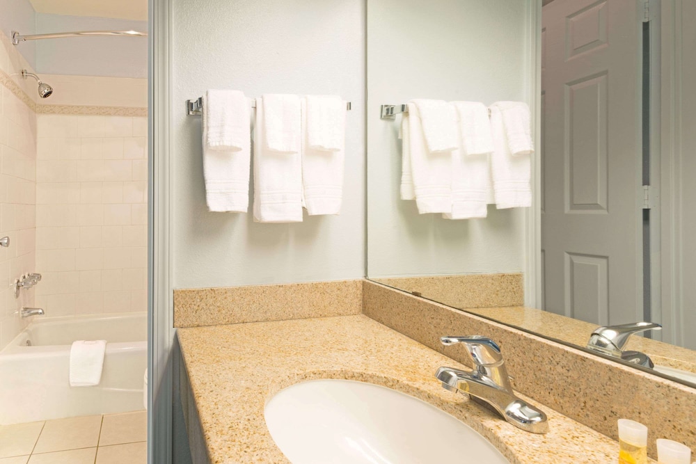 Days Inn by Wyndham KU Lawrence - photo 15