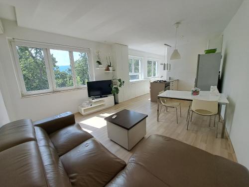 Cute apartment in Rijeka near beach with parking — 4-Star Luxury Hotel in Rijeka, Croatia