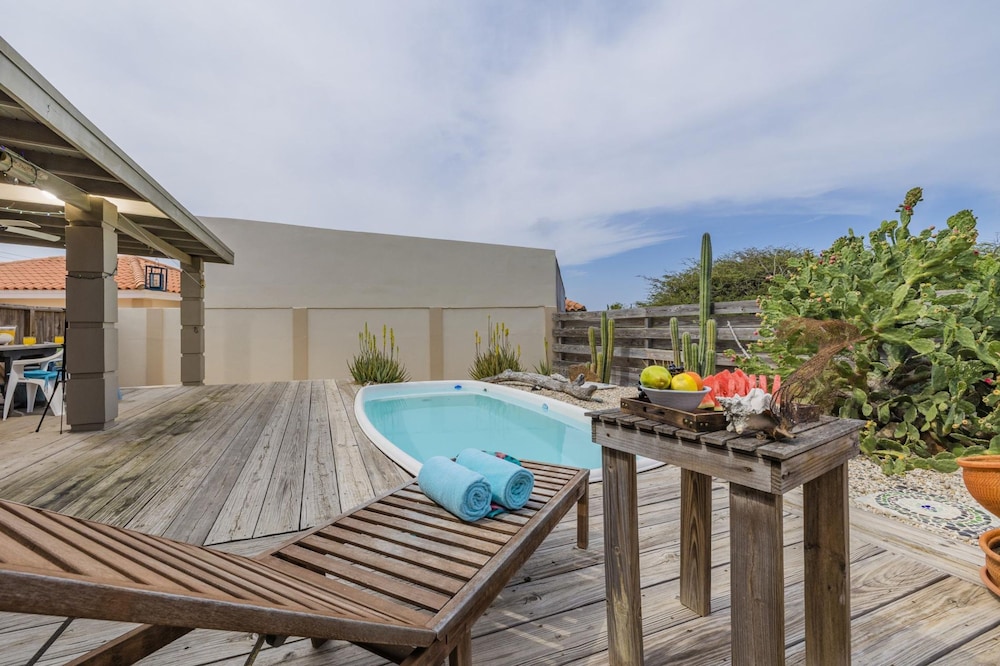 Quiet Cozy Central 2br1ba w Private Pool BBQ in Noord, Aruba