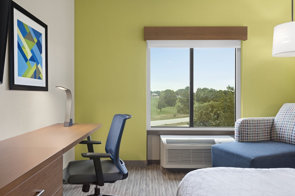 Holiday Inn Express & Suites Akron Regional Airport Area - photo 26
