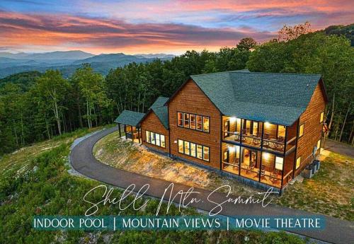 Adventure Wonderland: Mtn Views Indoor Pool in Sevierville, United States