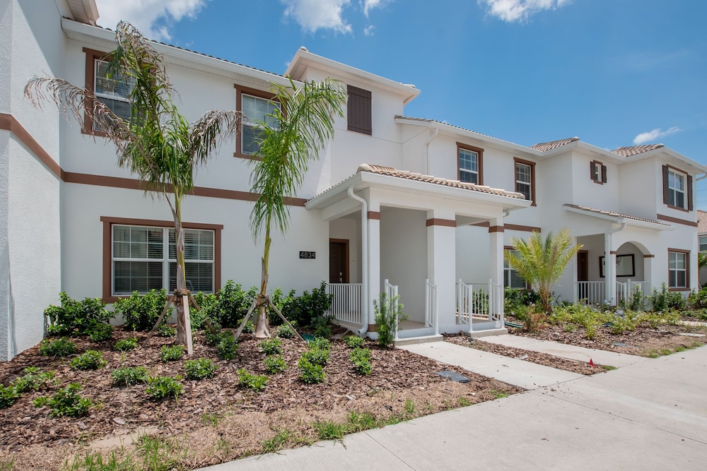 4 Bedroom Town Home with Pool — 4-Star Luxury Hotel in Kissimmee, United States