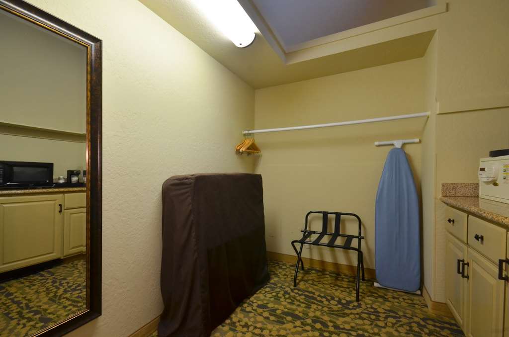 Best Western The Inn & Suites Pacific Grove - photo 19