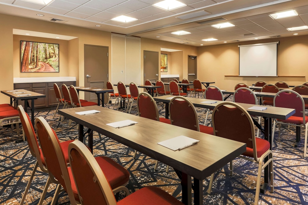Hampton Inn & Suites Windsor Sonoma Wine Country - photo 45
