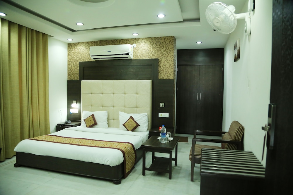Oyo 5121 Hotel Ocean in Kharar, India