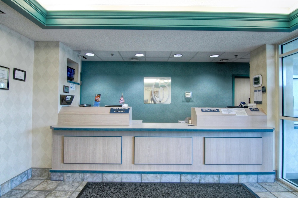 Econo Lodge Menomonie - photo 41