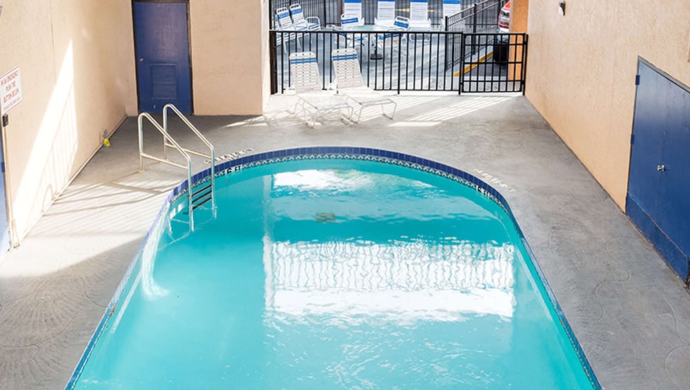 Magnuson Hotel Bradenton - photo 28